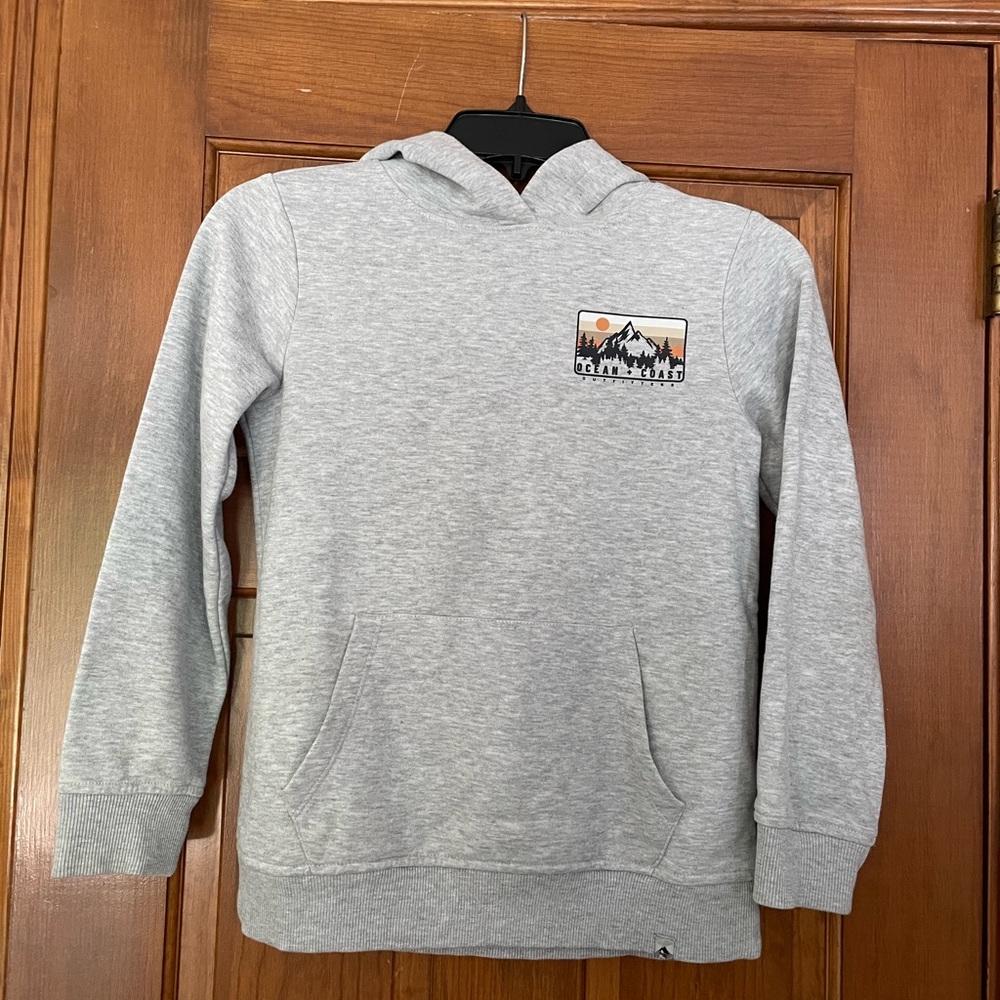 Ocean+Coast Outfitters Gray Hoodie w/Mountain‎ Design & Front Pocket, Size Small